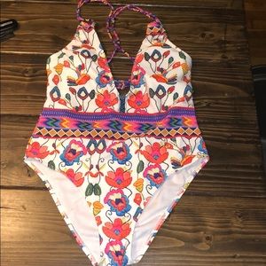 NWOT - Adorable floral print one piece swimsuit